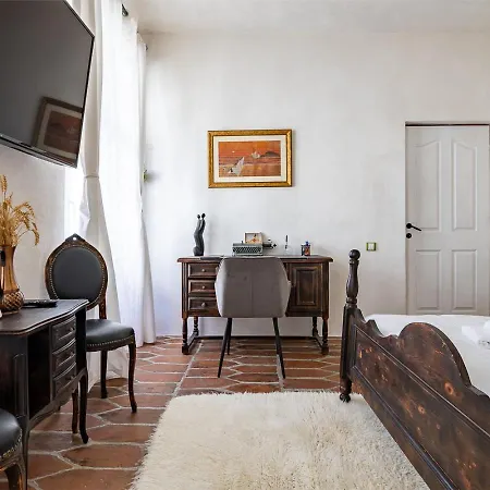 Old Town Traditional House With Terrace Brasov
